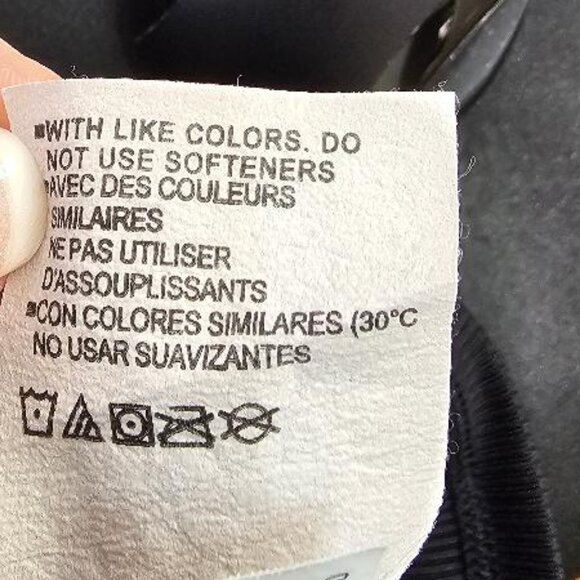 Women's HeatGear UNDER ARMOUR Black tank sz medium - Picture 3 of 4